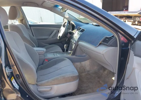 2010 Toyota Camry Le z USA, uszkodzony, nr VIN 4T1BF3EK7AU035725